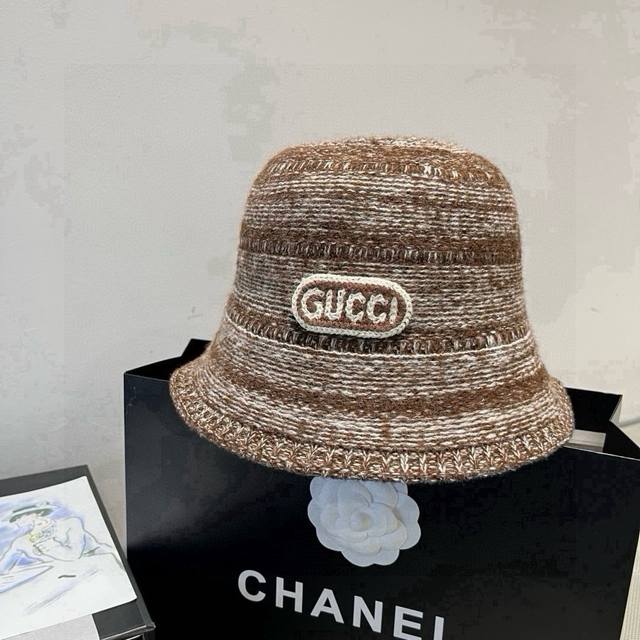 Gucci's new fur mixed color bucket hat, a must-have for autumn and winter, versa