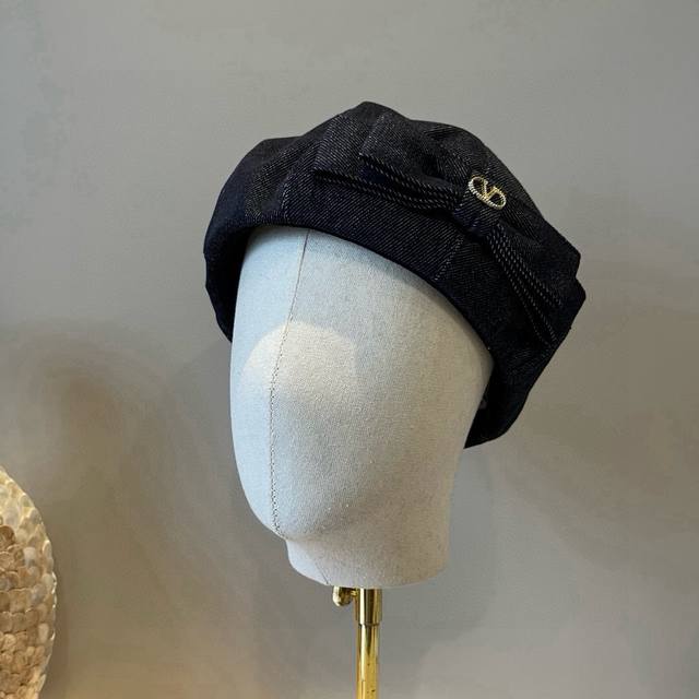 Valentino new beret head circumference 57cm DDD