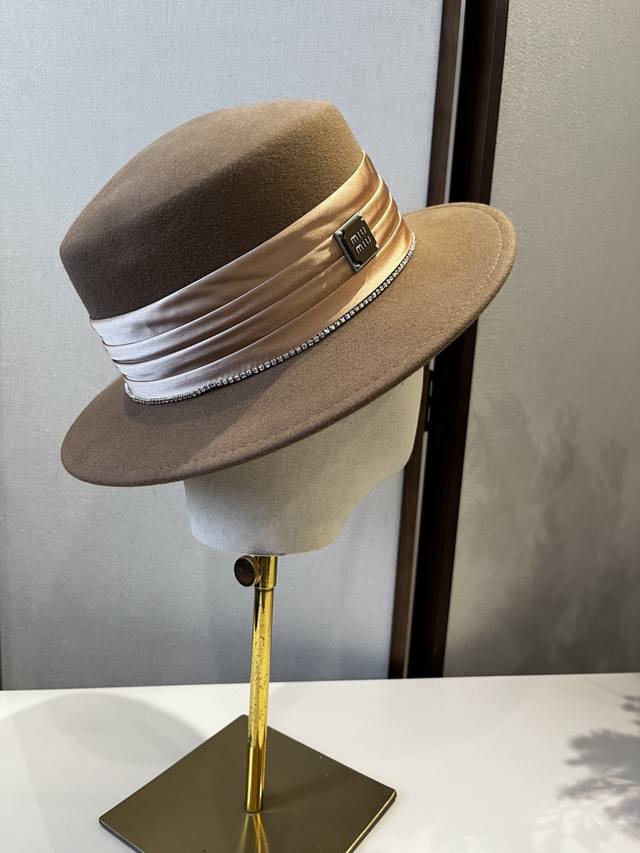 Miumiu new wool hat, flat top hat, 100% wool fabric%, head circumference 57cm DD