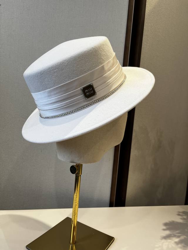 Miumiu new wool hat, flat top hat, 100% wool fabric%, head circumference 57cm DD