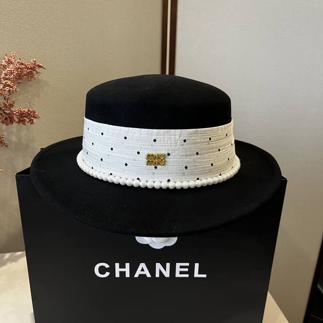 Miumiu new wool hat, flat top hat, 100% wool fabric%, head circumference 57cm DD