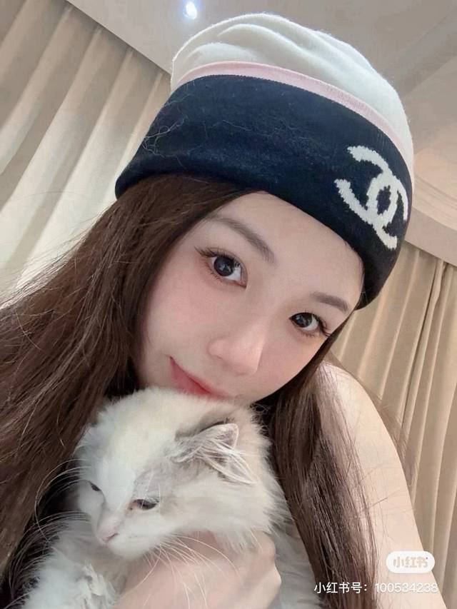 Chanel knitted beanie DDD