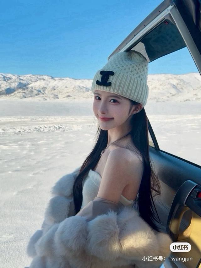 Chanel knitted beanie DDD