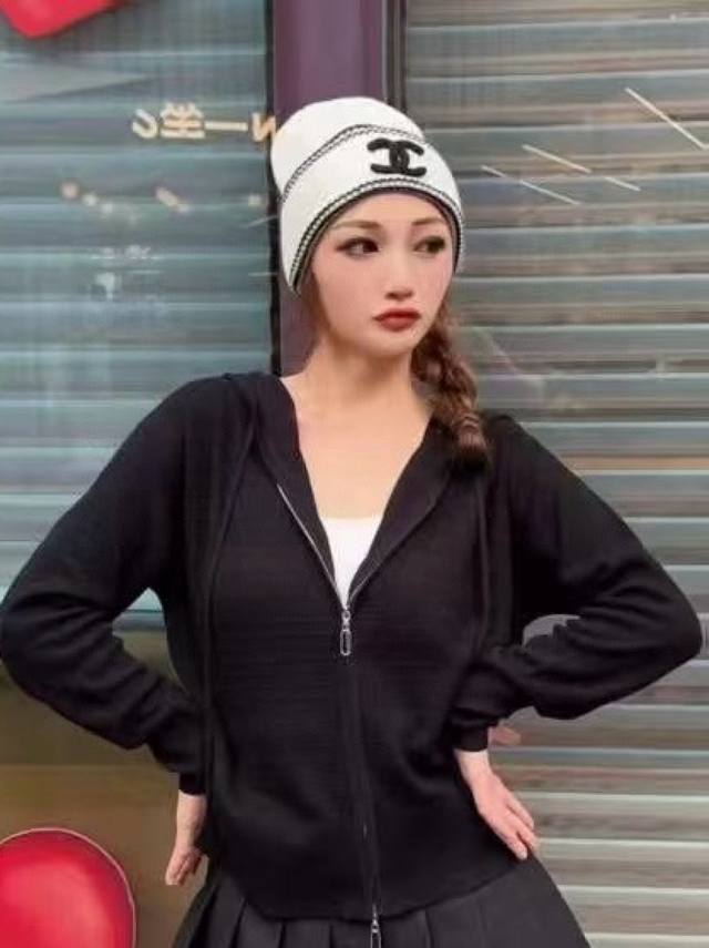 Chanel knitted beanie DDD
