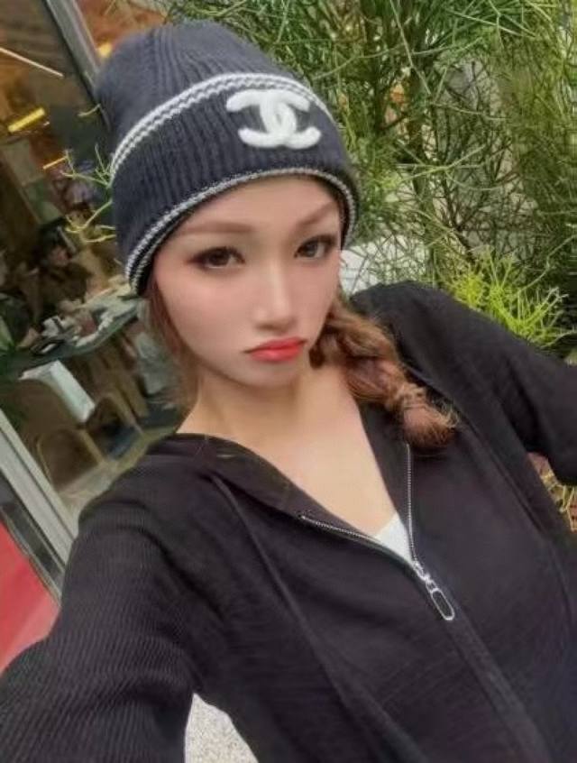 Chanel knitted beanie DDD