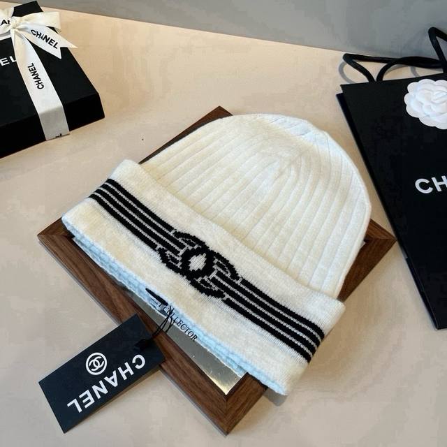 Chanel knitted beanie DDD
