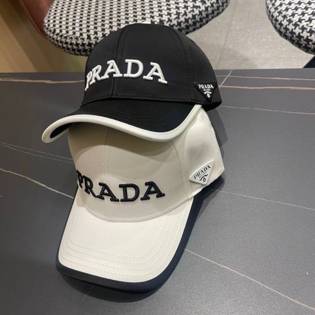 Hot inverted triangle four colors shipped! Prada classic original baseball cap,