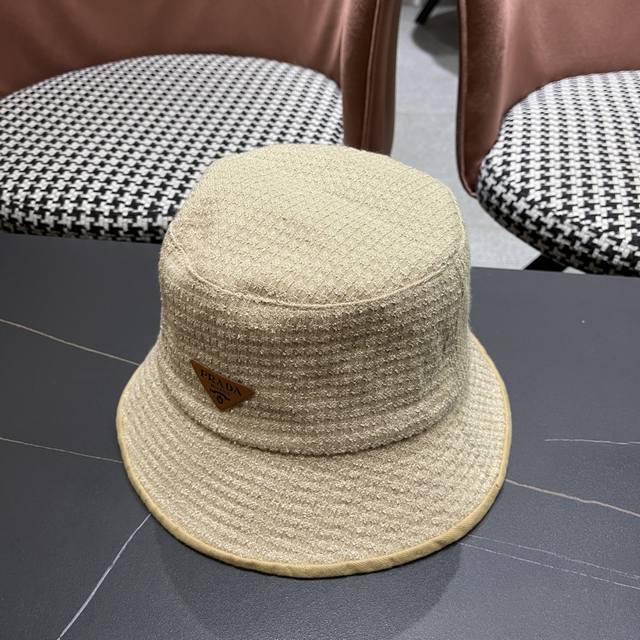 Prada's new 2025 autumn and winter plaid triangle logo bucket hat is super easy