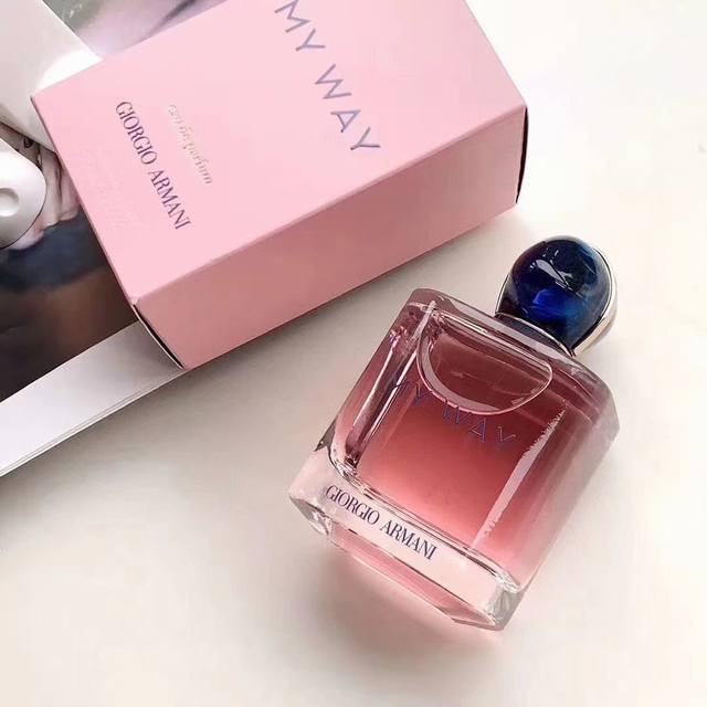 Counter quality Armani's new favorite fragrance for men! This bright floral whit