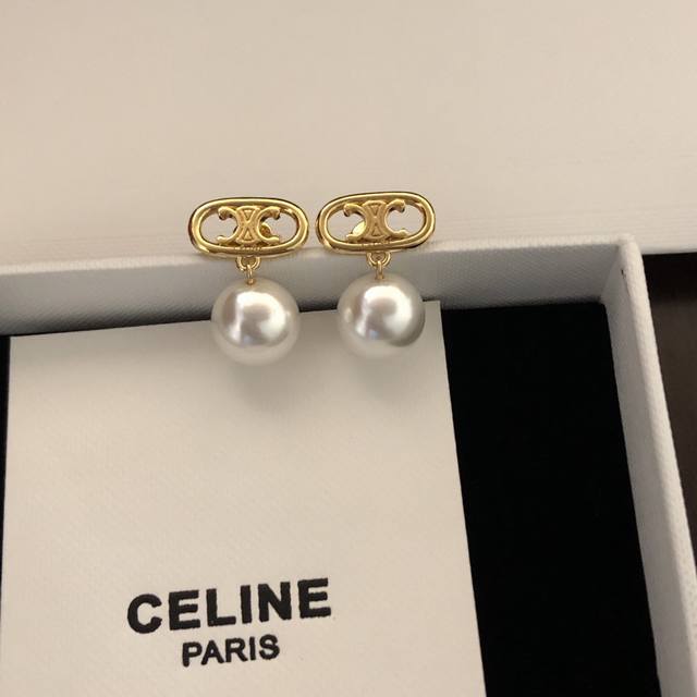 Seiko version of Celine earrings Arc de Triomphe earrings Z. The whole set cost