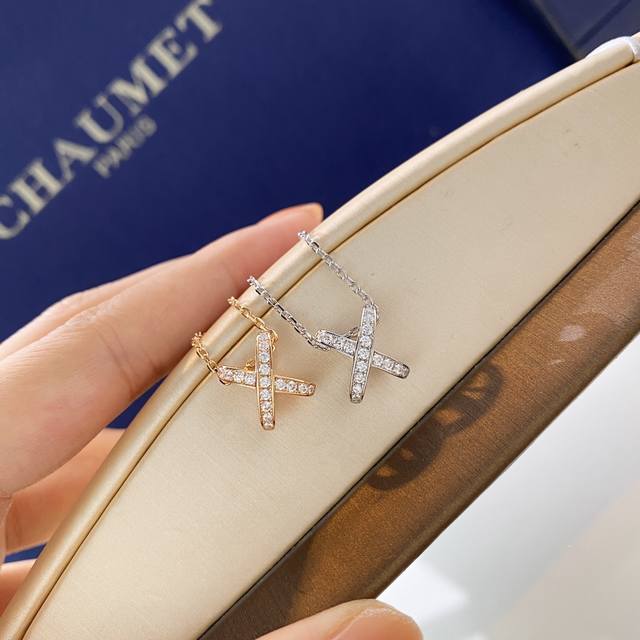 A stunning, exquisitely crafted necklace from the Chaumet Liens collection. The