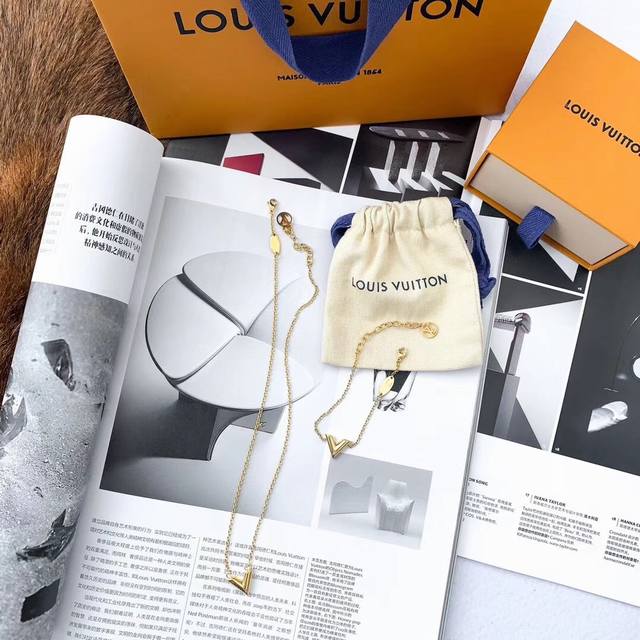 Each beautiful Lv Louis Vuitton necklace letter V bracelet high-end custom orig