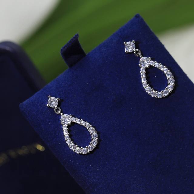 Harry Winston HW earrings, silver needle and gold material with logo, high-qual
