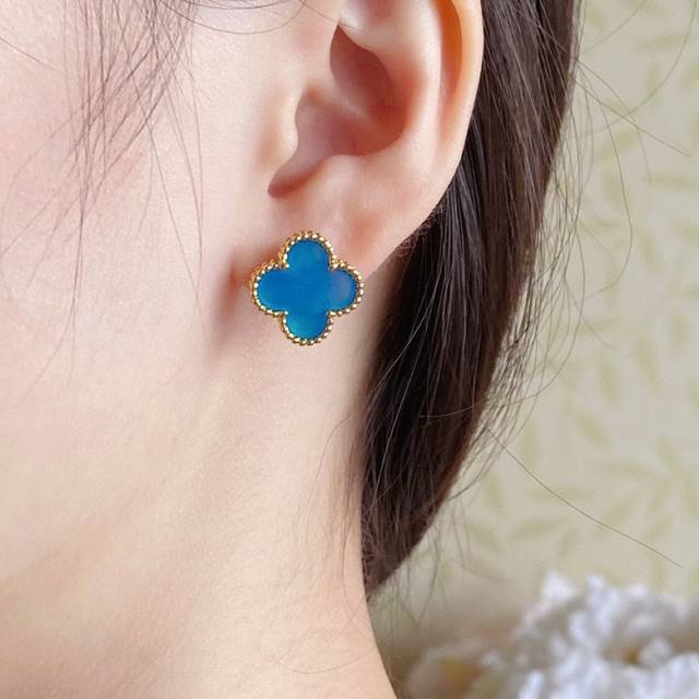 V gold plated Vca high-grade blue agate four-leaf clover earrings, real V gold m