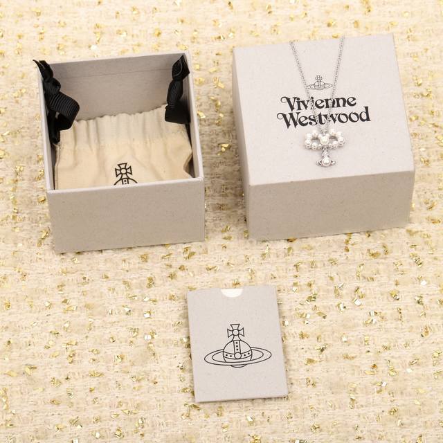 We produce a large quantity of inquiries. This is] Vivienne Westwood bow necklac