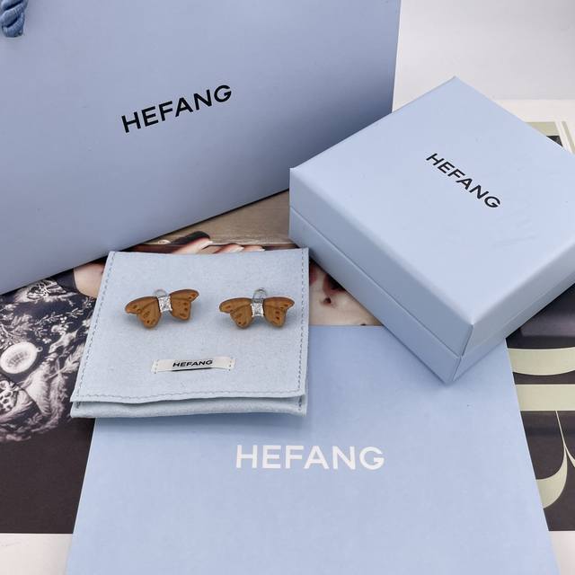 We present Hf Beech Leaf Butterfly Earrings Z 890! A truly unique design! The a