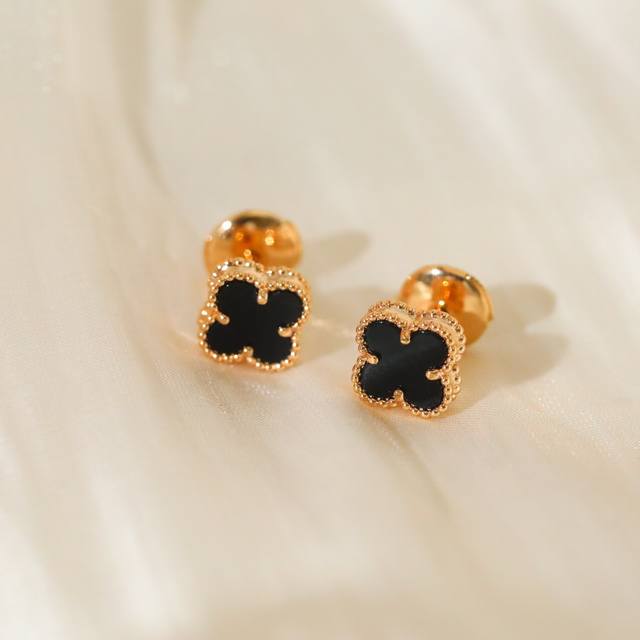 Van Cleef & Arpels Vca Four-Leaf Clover Mini Earrings are a must-have for delic