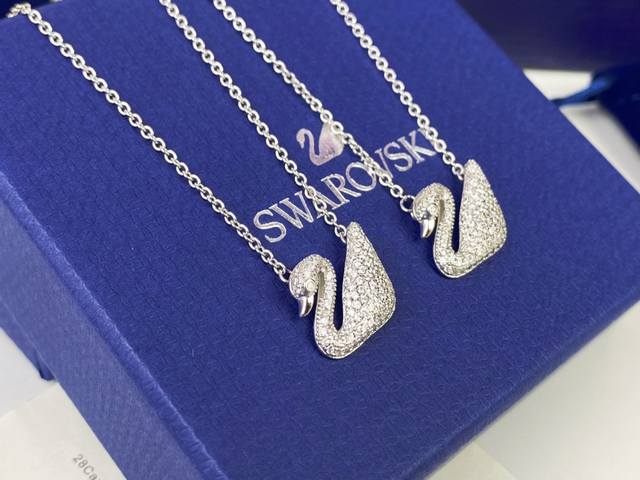 Swarovski#Swarovski classic full diamond swan necklace, bracelet and earrings se
