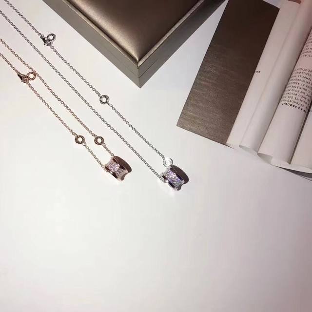 The Bulgari Bv Slim Waist Necklace is absolutely stunning. A super hit! This in