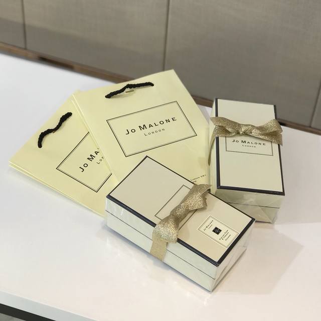 Counter quality Gilded and shining, limited edition collection of Jo Malone Chri