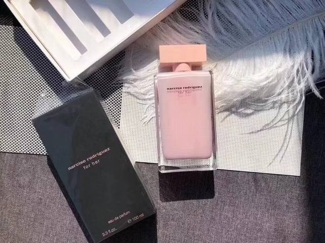 Counter quality Narciso Rodriguez For Her, a popular male fragrance. First of a
