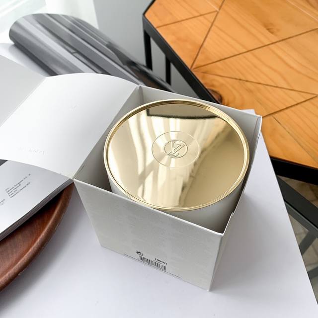 Official Quality After 90 years, Lv has released its Farewell Eau de Parfum. Thi