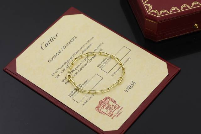 Santos De Cartier bracelet Cartier new version Cartier bracelet is movable! The