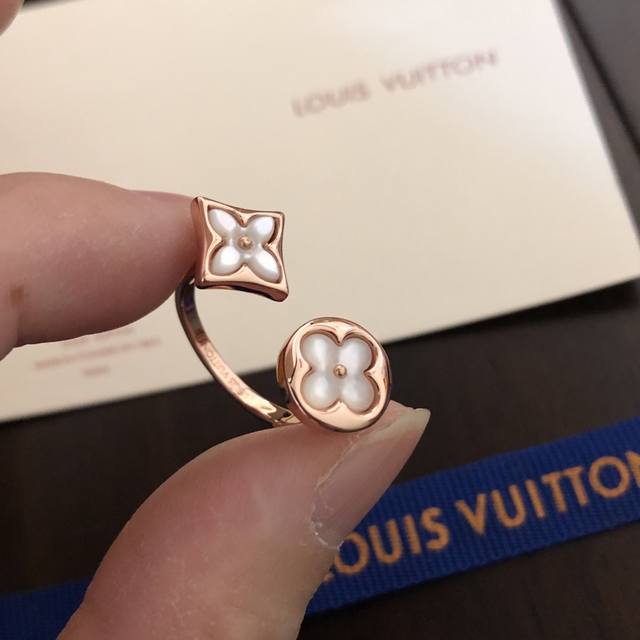 Purchasing level Lv ring Louis Vuitton double flower white shell open ring sele