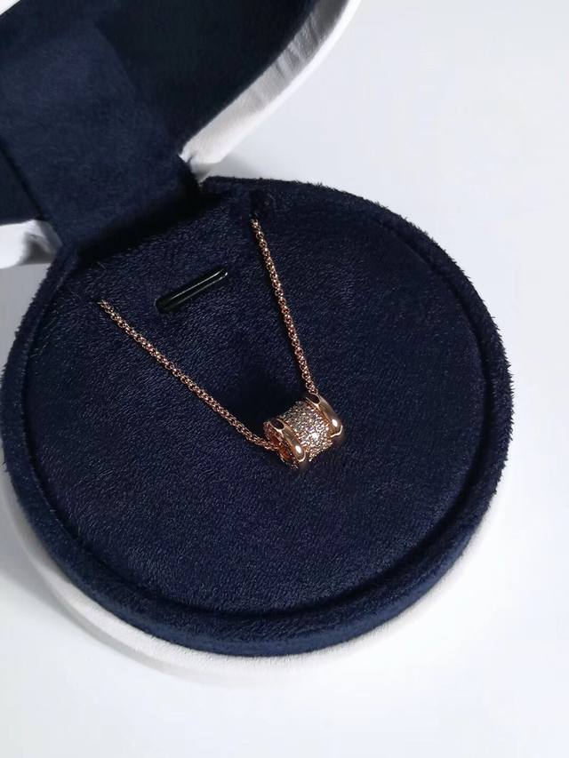 Sold out at the counter! Bv Bulgari's Mini Waist Necklace. Super hot item! 18K g