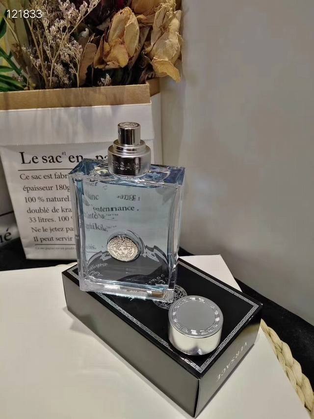 Official quality Versace men's perfume Versace men's perfume is a great value. A