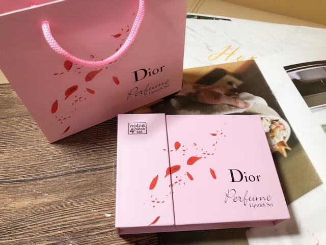Counter quality Dior four-piece gift box with counter handbag, Q version is supe