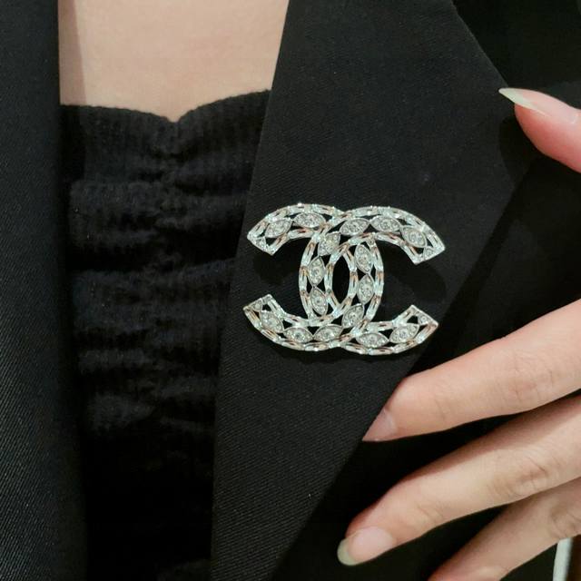 Chanel's new pearl brooch is a truly feminine accessory. Women who dedicate them