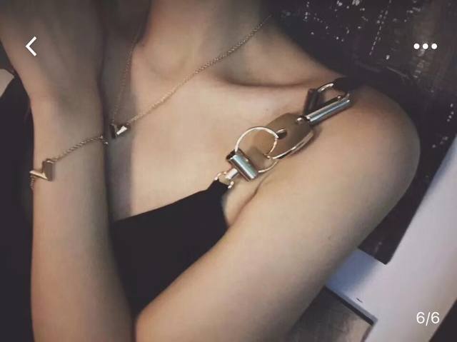 Beautiful Lv Louis Vuitton necklace letter V necklace high-end custom original