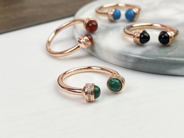 Piaget Possession ring ~ adorned with two cabochons of black agate, carnelian, m