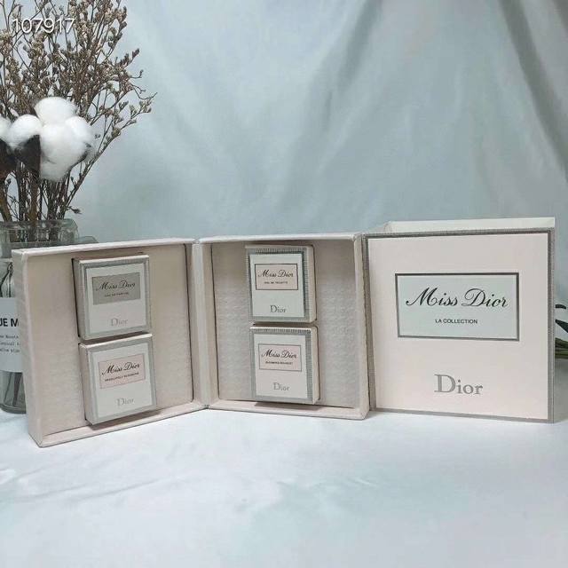 Counter quality Dior Sweetheart Q version perfume four-piece set scents are Swe