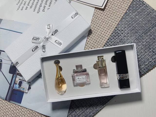 Counter quality Dior white box lipstick and perfume 4-piece set! It's comparable