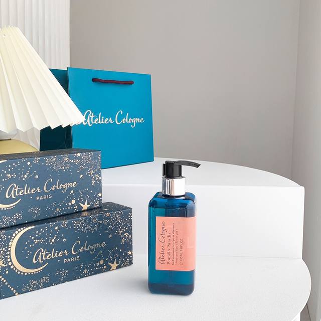 Official quality Aulong Pomelo Exclusive Shower Gel. The grapefruit scent of thi
