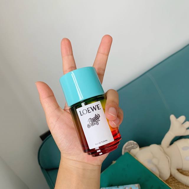 Counter Quality This fragrance is aquatic, with light, slightly sweet floral an
