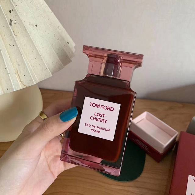Counter quality Tf Lost Cherry perfume I personally feel that it has a very sexy