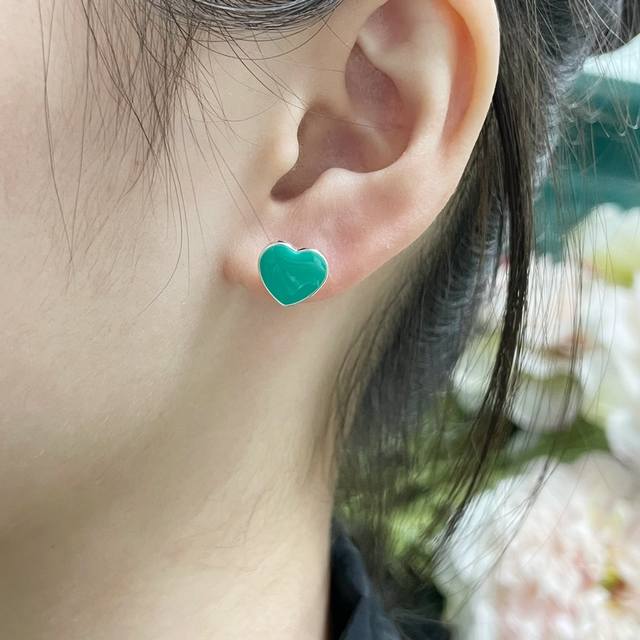 This price adjustment Tiffany green heart-shaped earrings, T's pearl heart brand