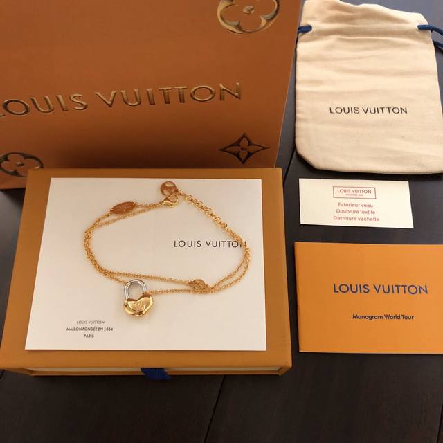 The newly launched LV Crazy In Lock lucky lock Louis Vuitton bracelet without d
