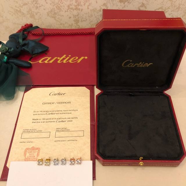 Celebrity-style Cartier ox horn earrings crazy]crazy] High-end Seiko version, no