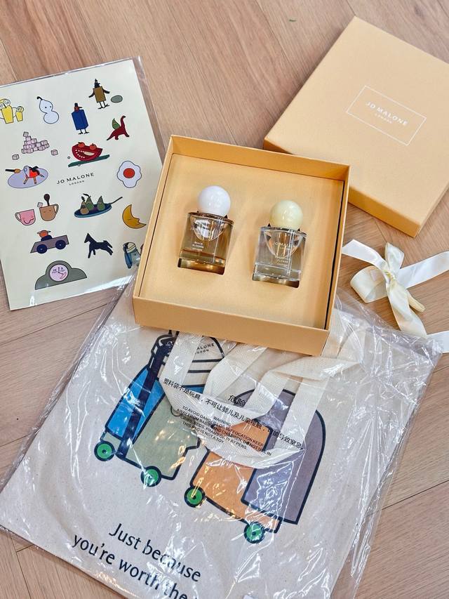 Exclusive Jo Malone Blooming Series Perfume Duo Set! Contains: 50ml*2. Scent: Fr