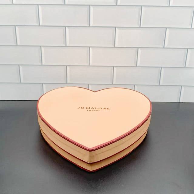 Exclusive can be matched with a gift bag + Chinese label Jo Malone Love Critical