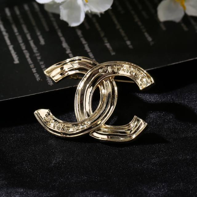 Chanel Autumn/Winter Collection Glossy Double C Brooch A unique design with a su