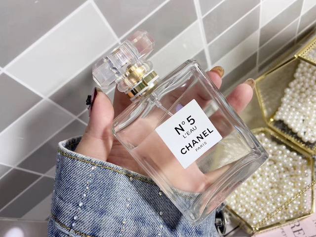 Official quality No.5 White Water Women's Perfume Ml! Scent that identifies a wo