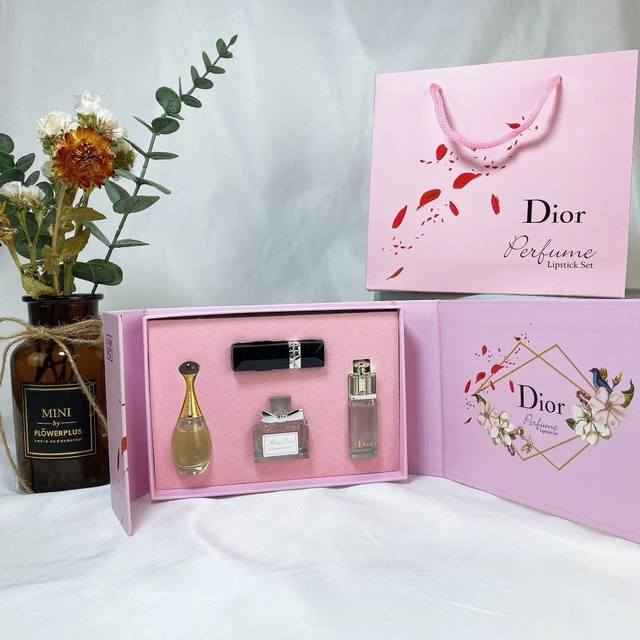 Counter quality Dior lipstick and perfume cute sample 4-piece set with a powder