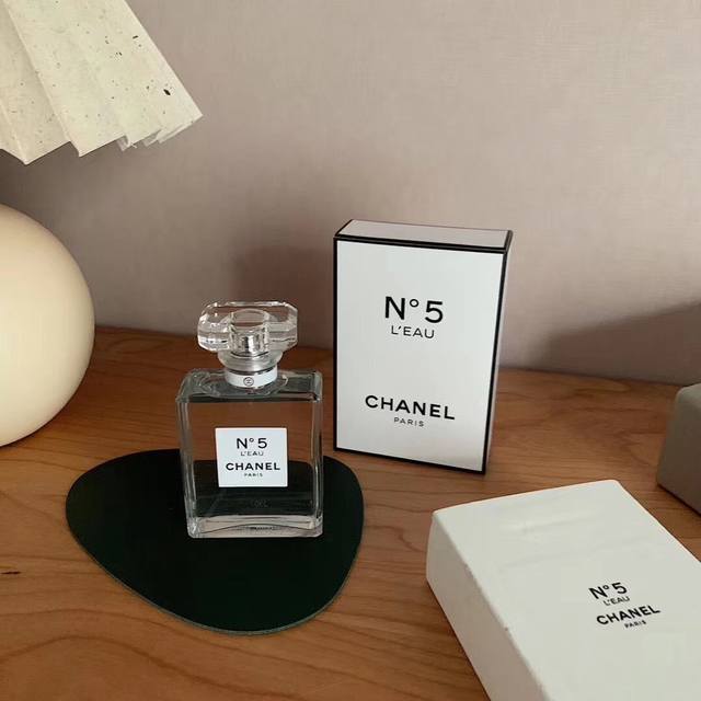 Counter quality DDD: Chanel No. 5 Eau de Toilette is a light fragrance, light f