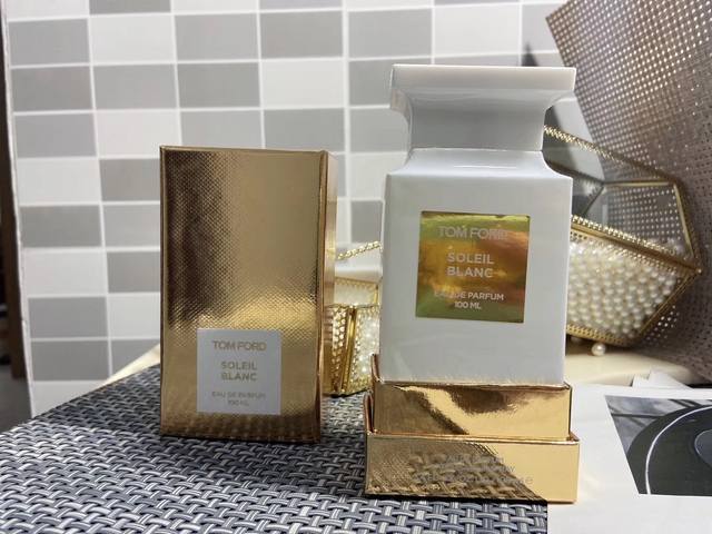 Counter quality Tom Ford Soleil Blanc This is the only white bottle from Tom For
