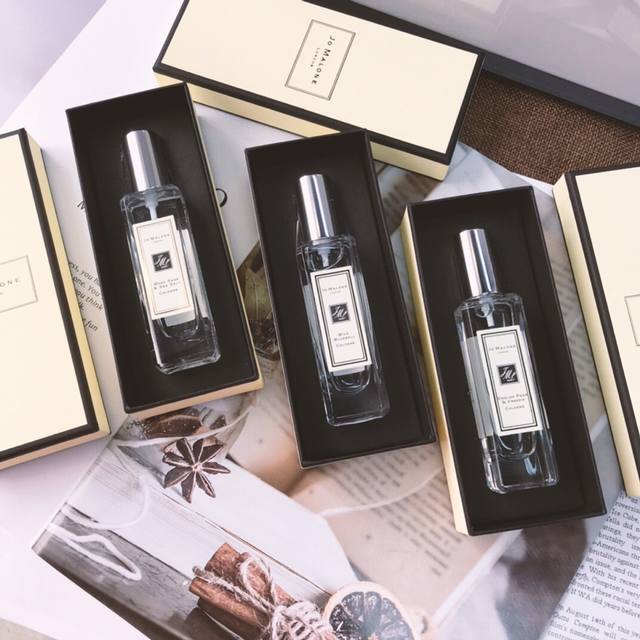 Counter quality Jo Malone's three popular perfumes, with three optional scents: